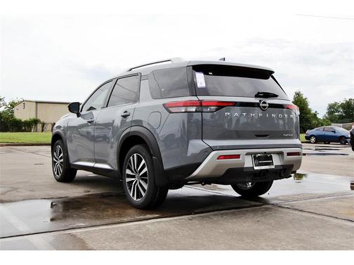 2025 Nissan Pathfinder Platinum