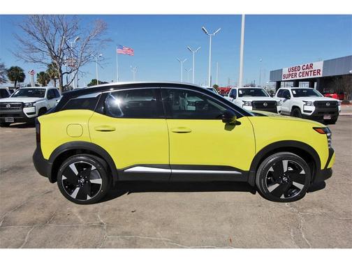 2025 Nissan Kicks SR