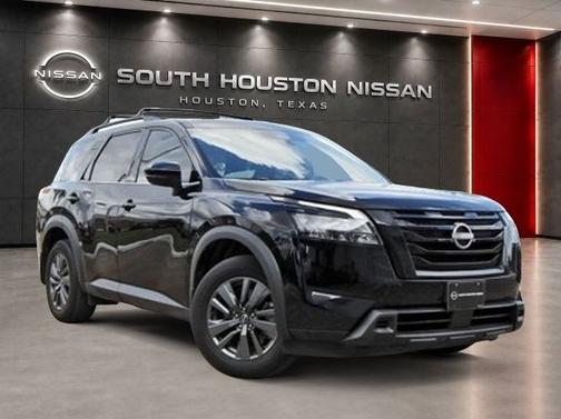 Black 2024 Nissan Pathfinder SV