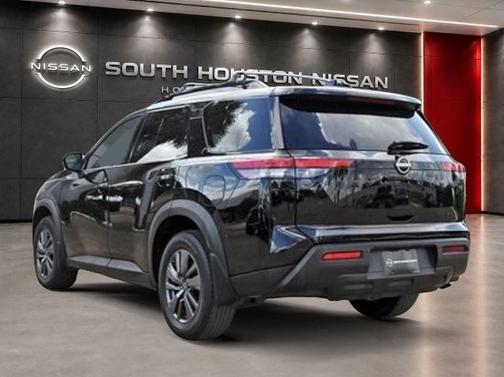 Black 2024 Nissan Pathfinder SV