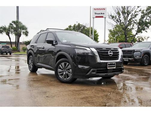 2025 Nissan Pathfinder SV