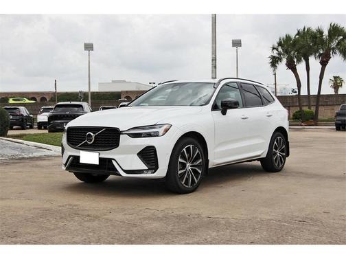 2023 Volvo XC60 B6 Ultimate Dark Theme