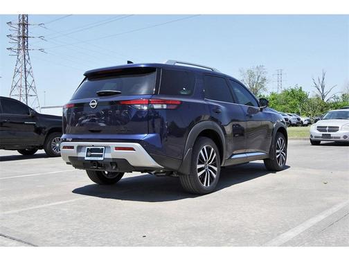 2025 Nissan Pathfinder Platinum