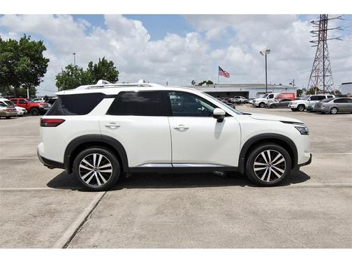 2023 Nissan Pathfinder Platinum