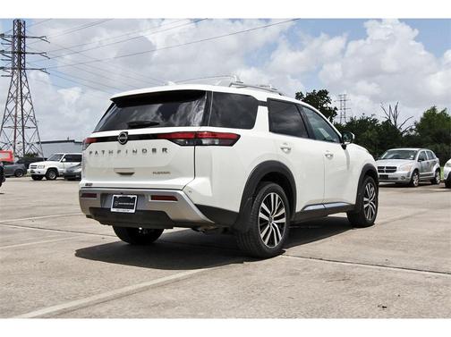 2023 Nissan Pathfinder Platinum