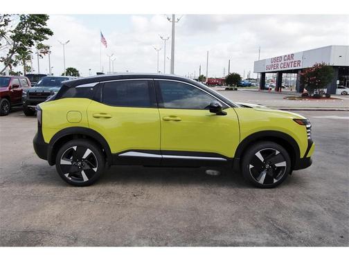 2025 Nissan Kicks SR