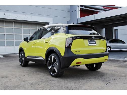 2025 Nissan Kicks SR