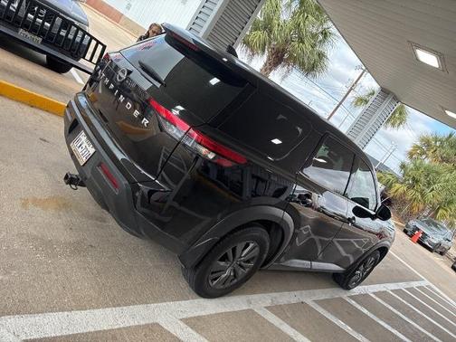 2024 Nissan Pathfinder S