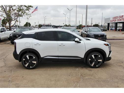 2025 Nissan Kicks SR