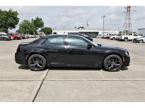2022 Chrysler 300 S