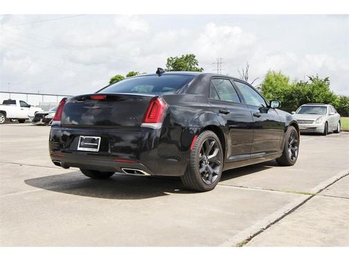 2022 Chrysler 300 S