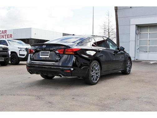 2023 Nissan Altima 2.0 SR