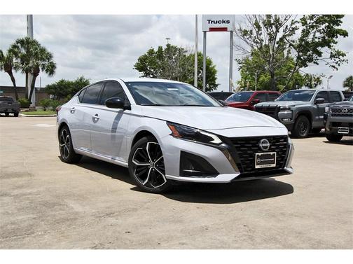 2025 Nissan Altima SR