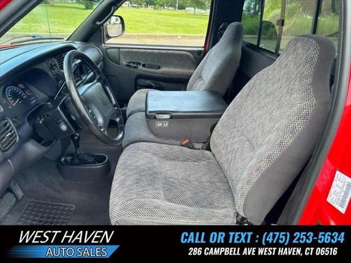 2000 Dodge Ram 1500 2dr Reg Cab 135' WB 4WD