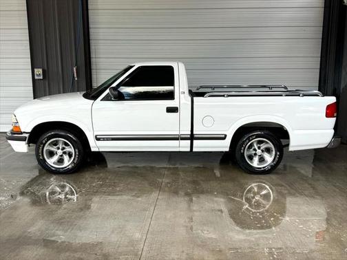 2003 Chevrolet S-10 Base