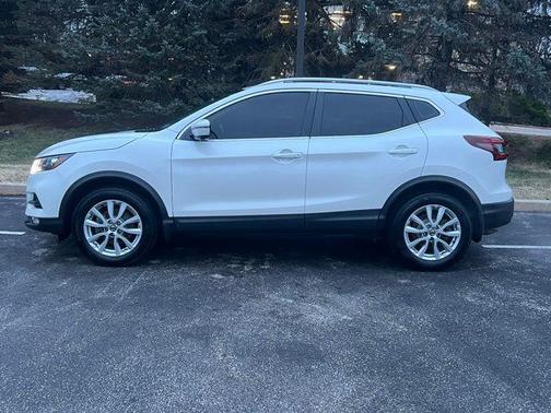 2022 Nissan Rogue Sport SV