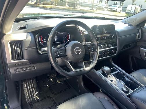 2024 Nissan Pathfinder Platinum 4WD