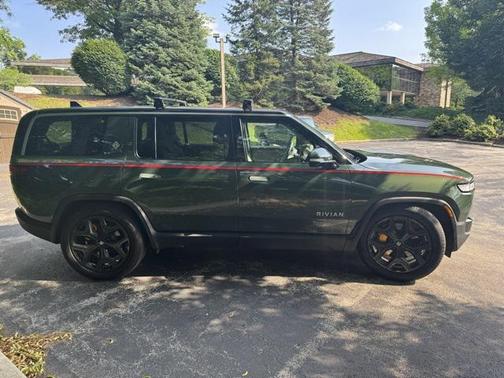 2023 Rivian R1S Adventure