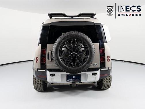 2023 Land Rover Defender 110 SE