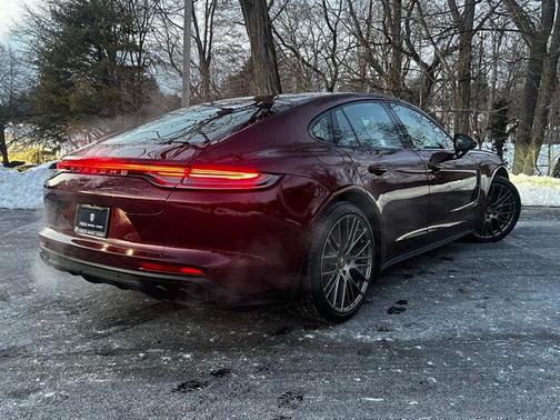 2022 Porsche Panamera 4 Platinum Edition