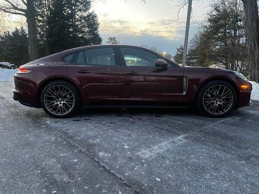 2022 Porsche Panamera 4 Platinum Edition