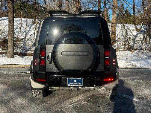 2024 Land Rover Defender 90 P400 X-Dynamic SE