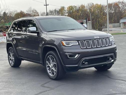 Photo 5 of 40 of 2019 Jeep Grand Cherokee Overland