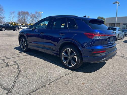 Navarra Blue Metallic 2023 Audi Q4 e-tron Premium Plus 50 quattro
