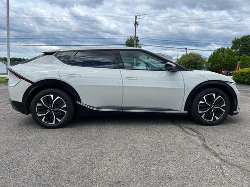 Glacier 2022 Kia EV6 Wind