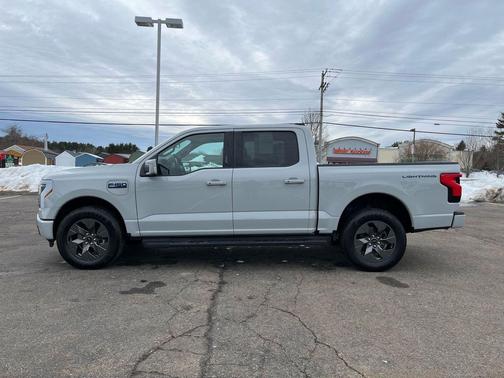 2024 Ford F-150 Lightning LARIAT