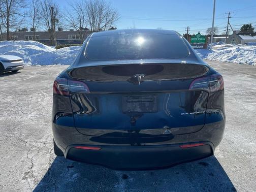 2023 Tesla Model Y Long Range Dual Motor All-Wheel Drive