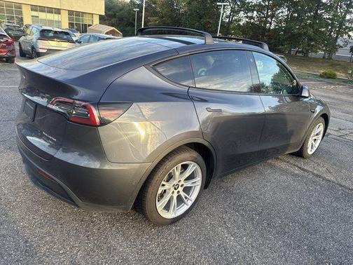 2022 Tesla Model Y Long Range Dual Motor All-Wheel Drive