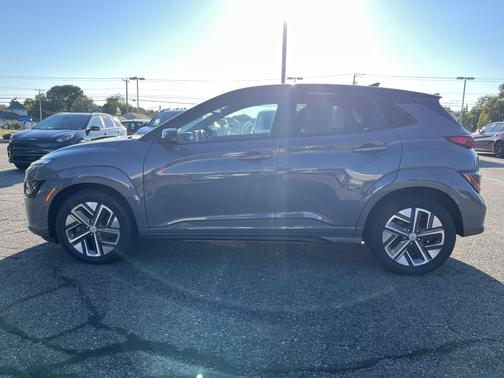 2022 Hyundai KONA EV SEL