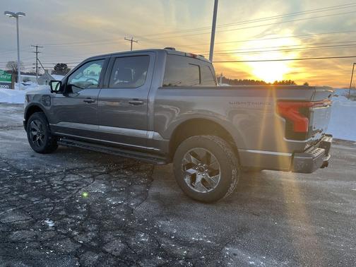 2023 Ford F-150 Lightning LARIAT