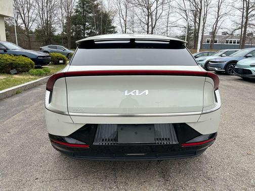 Glacier 2024 Kia EV6 Wind