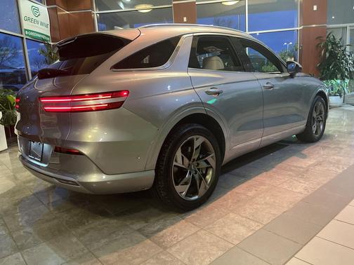 2023 Genesis Electrified GV70 Advanced AWD