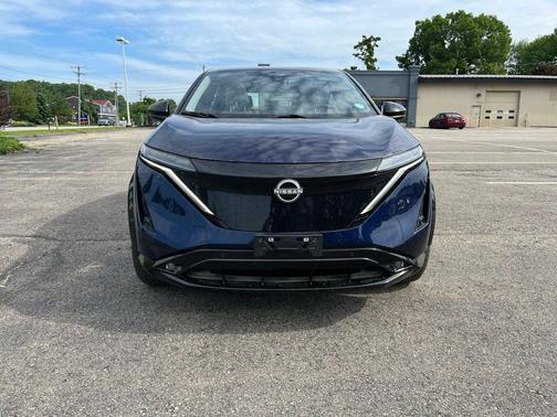 Deep Ocean Blue Pearl/Black Diamond Pearl 2024 Nissan ARIYA EVOLVE+