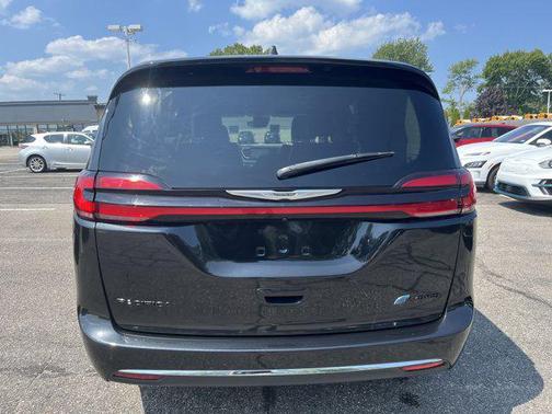 2022 Chrysler Pacifica Hybrid Touring L
