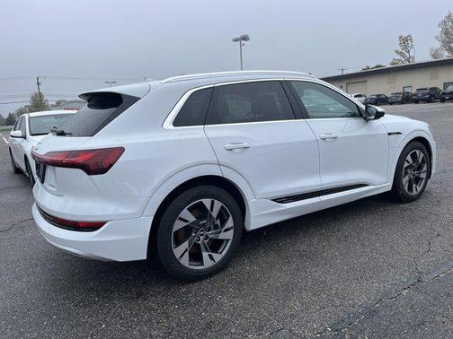 2021 Audi e-tron Premium
