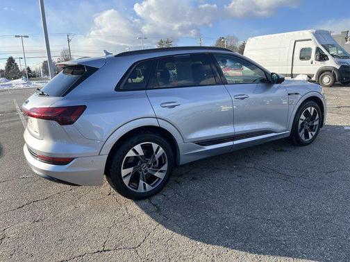 2021 Audi e-tron Premium