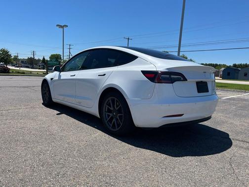 Pearl White Multi-Coat 2022 Tesla Model 3 Long Range