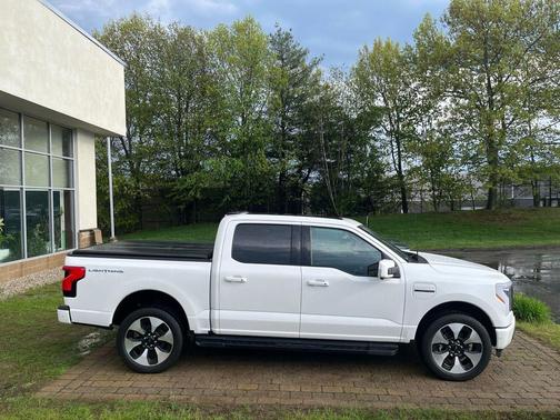 Star White Metallic Tri-Coat 2023 Ford F-150 Lightning Platinum