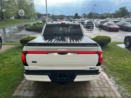 Star White Metallic Tri-Coat 2023 Ford F-150 Lightning Platinum