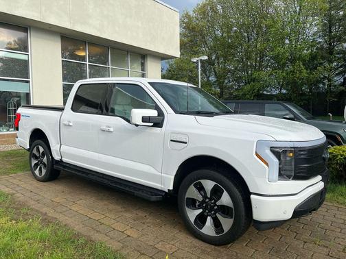 Star White Metallic Tri-Coat 2023 Ford F-150 Lightning Platinum
