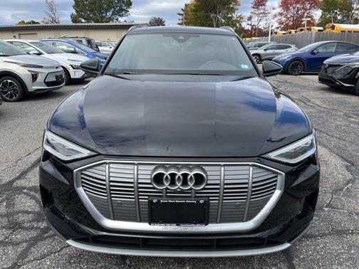 2022 Audi e-tron Premium Plus