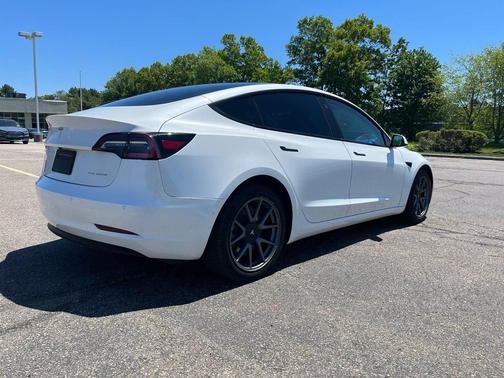 Pearl White Multi-Coat 2022 Tesla Model 3 Long Range