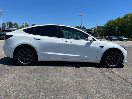 Pearl White Multi-Coat 2022 Tesla Model 3 Long Range