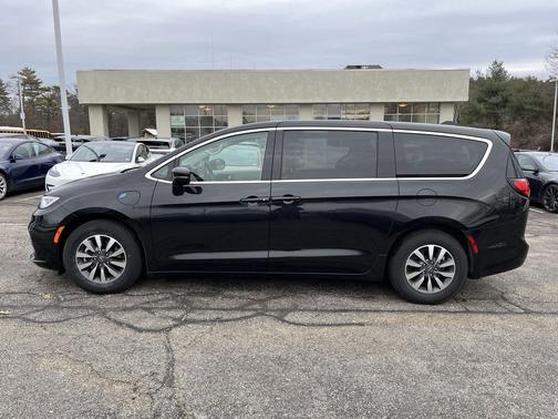 2024 Chrysler Pacifica Hybrid Select