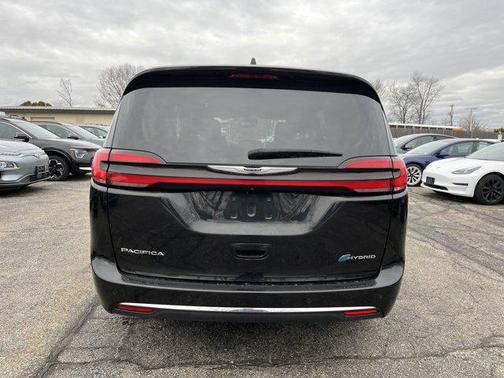 2024 Chrysler Pacifica Hybrid Select