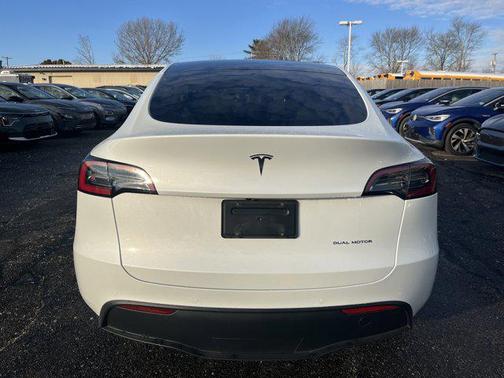 2022 Tesla Model Y Long Range Dual Motor All-Wheel Drive